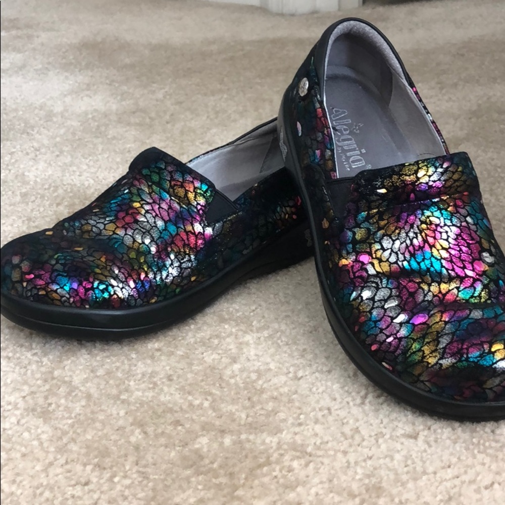 Alegria clogs